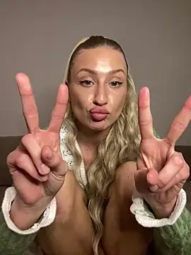 Snapshot of belle98 chatting on December 13, 2025, 8:04 pm belle98 online show from December 13, 2025, 8:04 pm