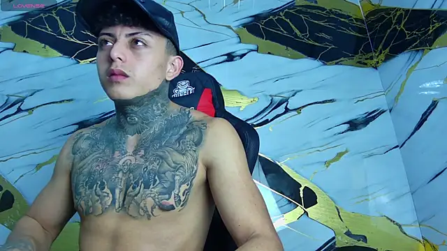 Snapshot of Kevin22_222 chatting on March 23, 2025, 5:00 am Kevin22 222 online show from March 23, 2025, 5:00 am