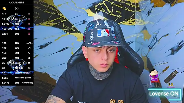 Snapshot of Kevin22_222 chatting on November 19, 2025, 4:12 am Kevin22 222 online show from November 19, 2025, 4:12 am