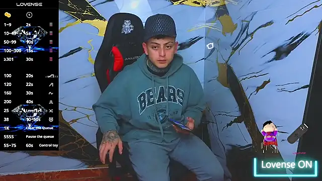 Snapshot of Kevin22_222 chatting on November 13, 2025, 5:22 am Kevin22 222 online show from November 13, 2025, 5:22 am