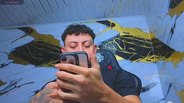 Snapshot of Kevin22_222 chatting on October 11, 2025, 5:08 am Kevin22 222 online show from October 11, 2025, 5:08 am