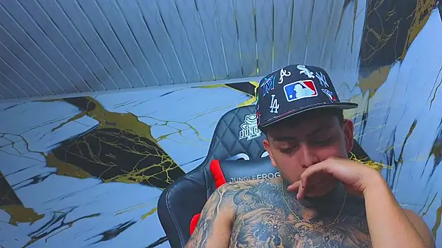 Snapshot of Kevin22_222 chatting on November 27, 2025, 5:08 am Kevin22 222 online show from November 27, 2025, 5:08 am