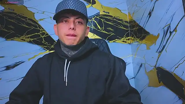 Snapshot of Kevin22_222 chatting on October 25, 2025, 4:11 am Kevin22 222 online show from October 25, 2025, 4:11 am