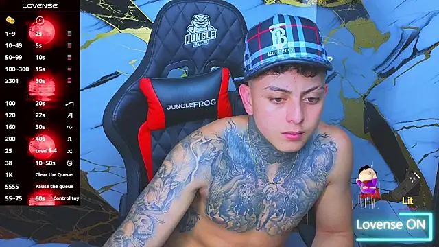 Snapshot of Kevin22_222 chatting on November 7, 2025, 5:01 am Kevin22 222 online show from November 7, 2025, 5:01 am