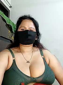 Snapshot of Tishani chatting on October 2, 2025, 5:11 am Tishani online show from October 2, 2025, 5:11 am