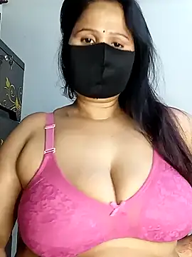 Snapshot of Tishani chatting on February 5, 2025, 12:49 pm Tishani online show from February 5, 2025, 12:49 pm