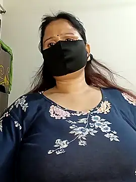 Snapshot of Tishani chatting on September 21, 2025, 4:56 pm Tishani online show from September 21, 2025, 4:56 pm