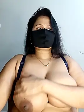 Snapshot of Tishani chatting on February 10, 2025, 2:26 pm Tishani online show from February 10, 2025, 2:26 pm