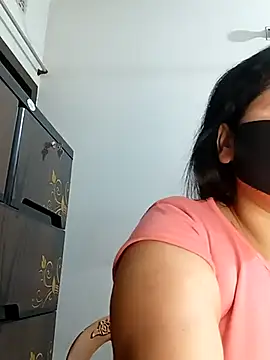 Snapshot of Tishani chatting on March 17, 2025, 12:42 am Tishani online show from March 17, 2025, 12:42 am