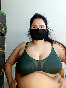 Snapshot of Tishani chatting on September 12, 2025, 4:51 pm Tishani online show from September 12, 2025, 4:51 pm