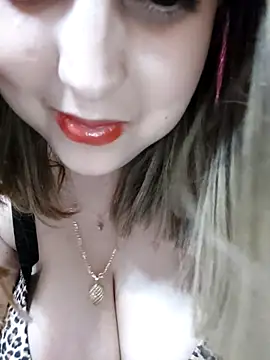 Snapshot of LoNa-daloua chatting on February 17, 2026, 10:29 pm LoNa-daloua online show from February 17, 2026, 10:29 pm