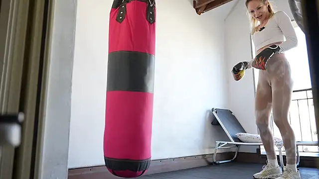 missdaisydiamond777 online show from March 3, 2026, 10:22 am