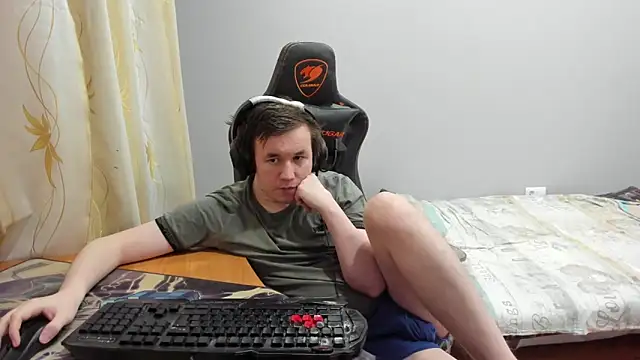 iliaskrislove online show from February 3, 2026, 9:20 pm