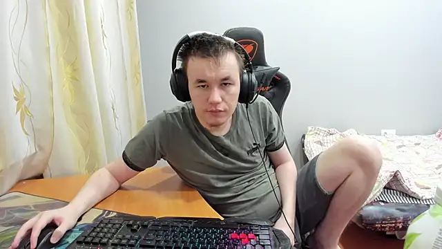 iliaskrislove online show from November 14, 2025, 10:46 pm