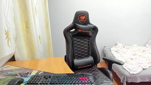 iliaskrislove online show from November 18, 2025, 2:53 pm