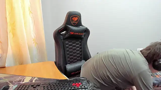 iliaskrislove online show from February 24, 2026, 4:35 am