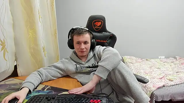 iliaskrislove online show from December 2, 2025, 5:03 pm