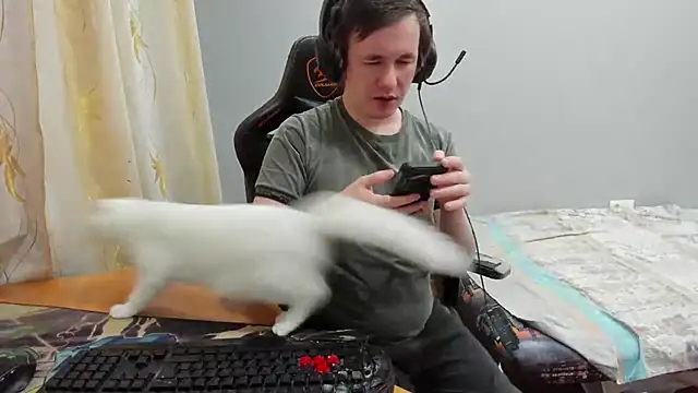 iliaskrislove online show from March 8, 2026, 2:09 pm