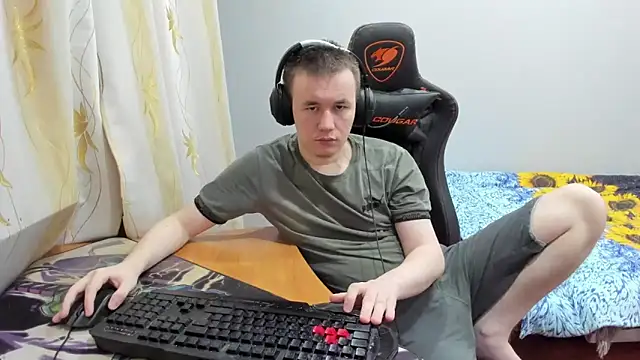 iliaskrislove online show from October 24, 2025, 4:06 pm