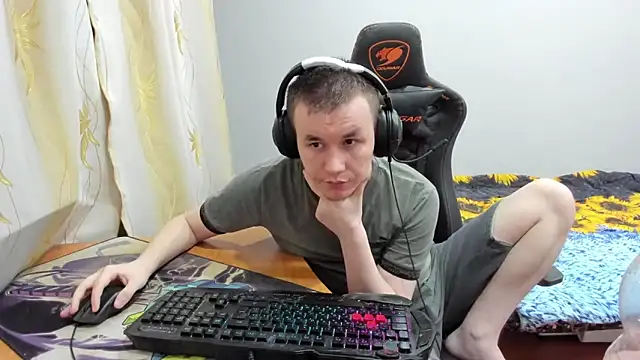 iliaskrislove online show from October 20, 2025, 6:19 pm