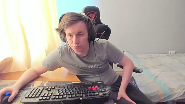 iliaskrislove online show from March 21, 2026, 8:19 am