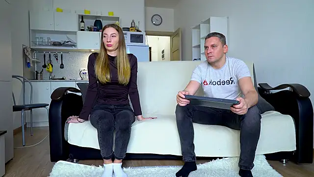 littlesweettifany online show from October 29, 2025, 10:47 am