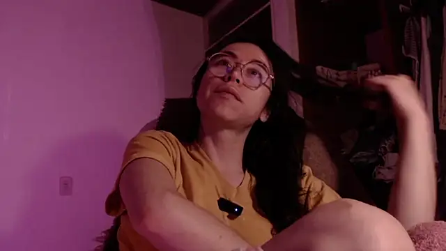 emily pearl  online show from October 28, 2025, 4:24 am