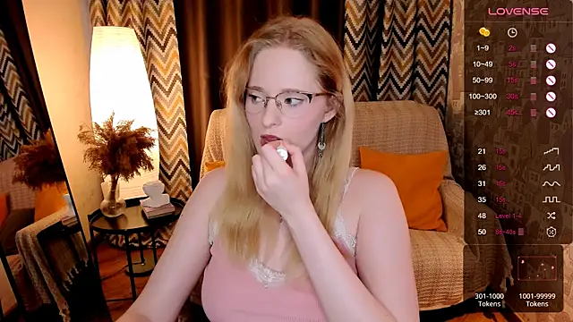 Aemilia  online show from October 16, 2025, 8:22 am