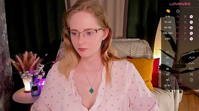 Snapshot of Aemilia_ chatting on June 11, 2026, 8:33 am Aemilia online show from June 11, 2026, 8:33 am