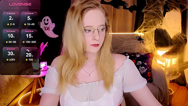 Aemilia  online show from November 2, 2025, 8:30 am