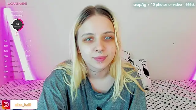 Snapshot of Alice_Halle chatting on February 2, 2025, 7:35 pm Alice Halle online show from February 2, 2025, 7:35 pm