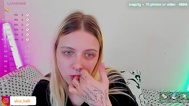 Snapshot of Alice_Halle chatting on February 4, 2025, 8:49 pm Alice Halle online show from February 4, 2025, 8:49 pm