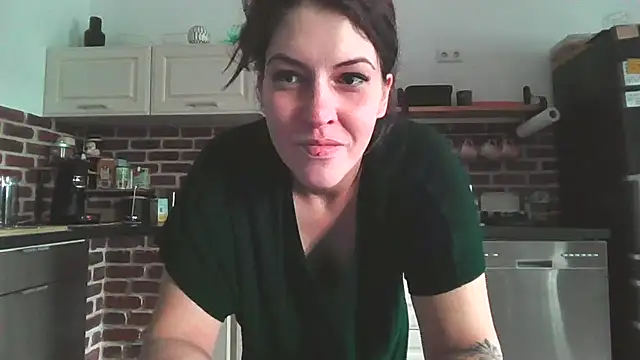 Snapshot of Linalicious chatting on July 24, 2026, 7:26 am Linalicious online show from July 24, 2026, 7:26 am