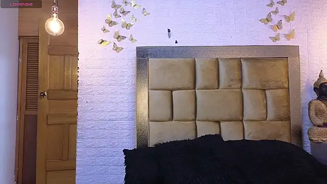 ximenawilliamss online show from October 24, 2025, 9:03 pm