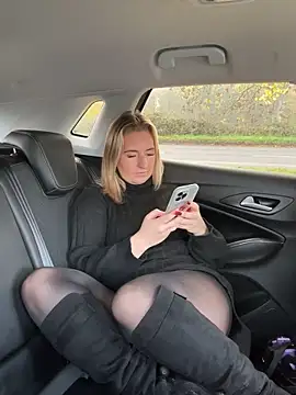 Rebeccaxxx online show from November 6, 2025, 10:41 am