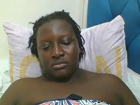 Snapshot of Heavy_ass chatting on October 17, 2025, 10:55 pm Heavy ass online show from October 17, 2025, 10:55 pm