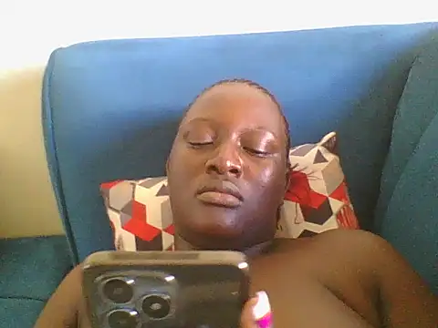 Snapshot of Heavy_ass chatting on October 19, 2025, 12:19 pm Heavy ass online show from October 19, 2025, 12:19 pm