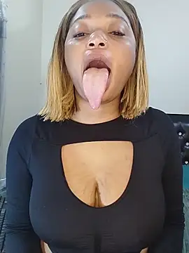 Snapshot of Sugartonguexx chatting on November 22, 2025, 9:35 pm Sugartonguexx online show from November 22, 2025, 9:35 pm