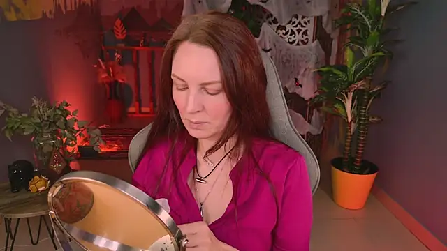 VandaRossi online show from October 31, 2025, 5:15 am