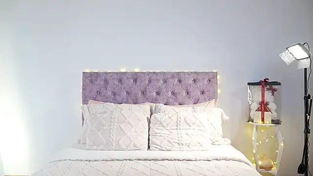 Snapshot of samantha_evans2 chatting on February 18, 2026, 12:08 am samantha evans2 online show from February 18, 2026, 12:08 am