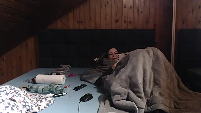 BoeseMoni1998 online show from March 15, 2025, 7:59 pm