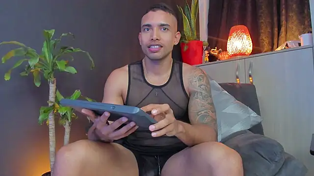 LincomAmith online show from October 12, 2025, 11:06 pm