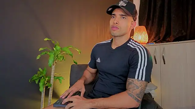 LincomAmith online show from November 7, 2025, 1:21 am