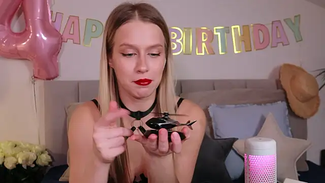 ella twinkl online show from March 2, 2025, 8:25 pm