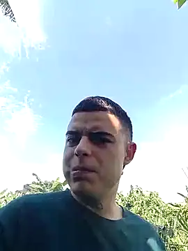 Snapshot of tonny_white chatting on October 23, 2025, 7:34 pm tonny white online show from October 23, 2025, 7:34 pm