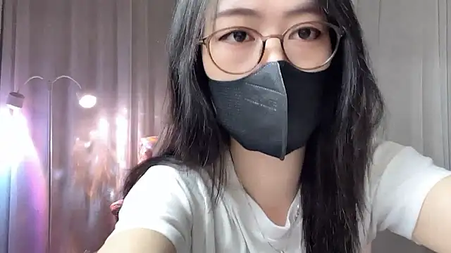  minji bae online show from April 18, 2026, 3:03 pm