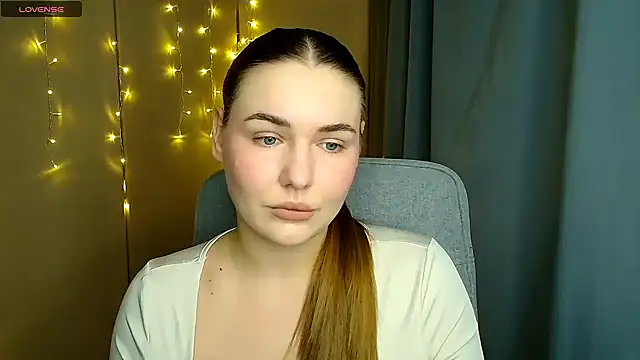 Snapshot of Glory_air chatting on November 13, 2025, 12:31 pm Glory air online show from November 13, 2025, 12:31 pm