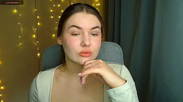 Snapshot of Glory_air chatting on November 18, 2025, 7:33 am Glory air online show from November 18, 2025, 7:33 am