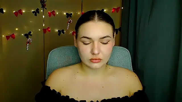 Snapshot of Glory_air chatting on December 3, 2025, 8:36 am Glory air online show from December 3, 2025, 8:36 am