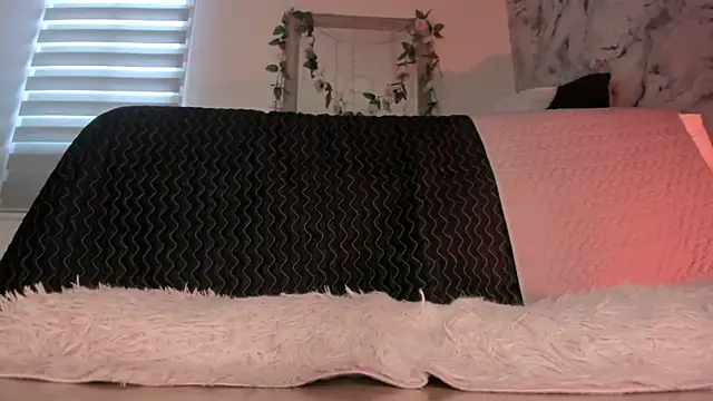 Snapshot of Bella_desi_ chatting on February 11, 2026, 12:49 pm Bella desi online show from February 11, 2026, 12:49 pm